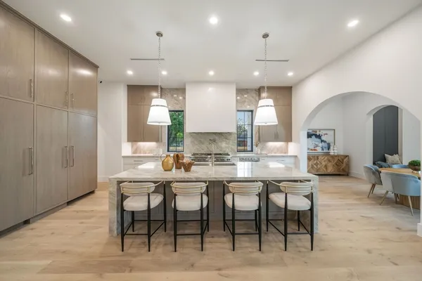 $2,850,000 | 2538 Addison Road, Houston, TX 77030