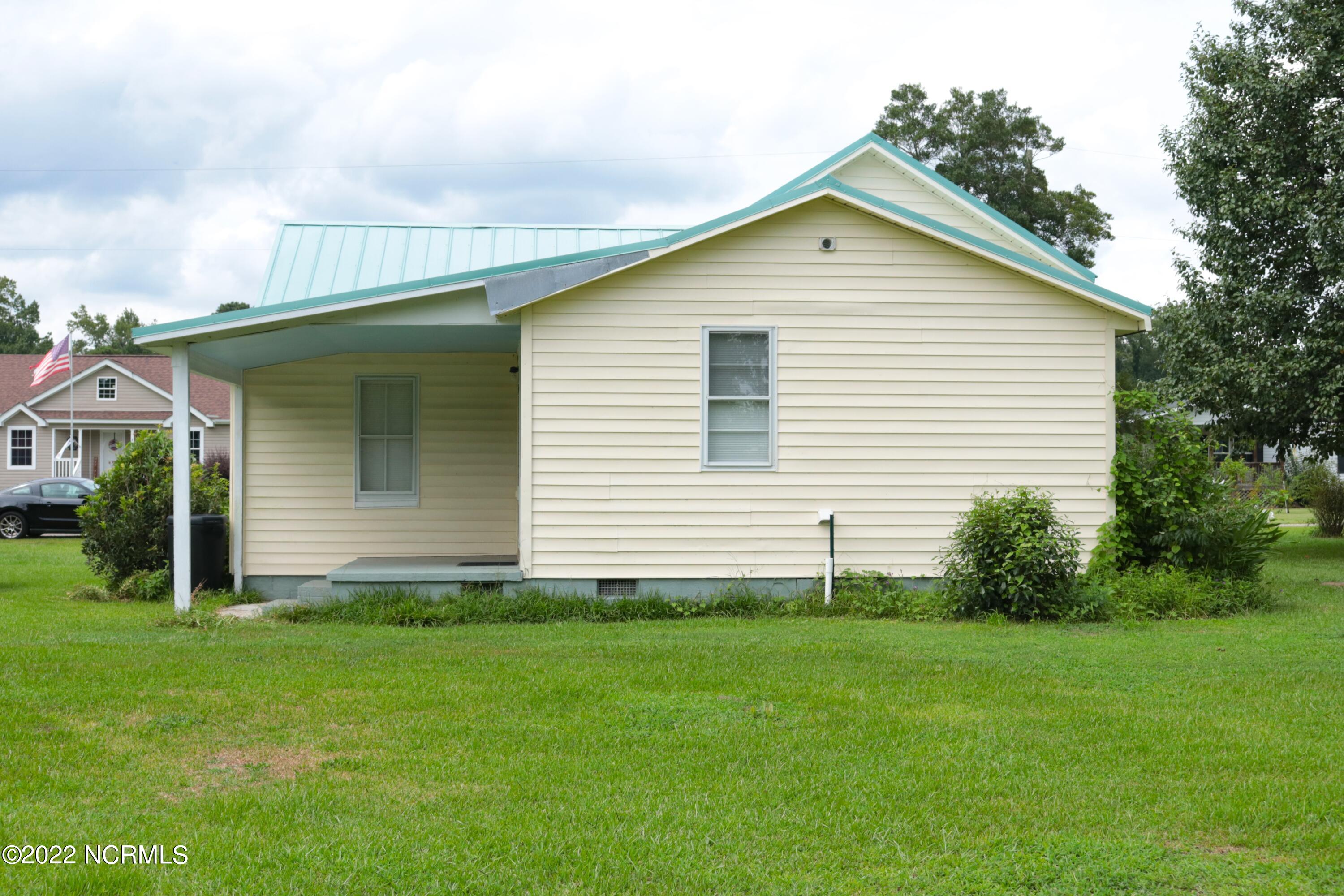 115 Hummingbird Lane Atkinson, NC 28421 - Photo 2 of 14 Back