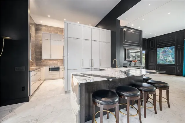 $2,000,000 | 4 East 51st Street, Kansas City, MO 64112