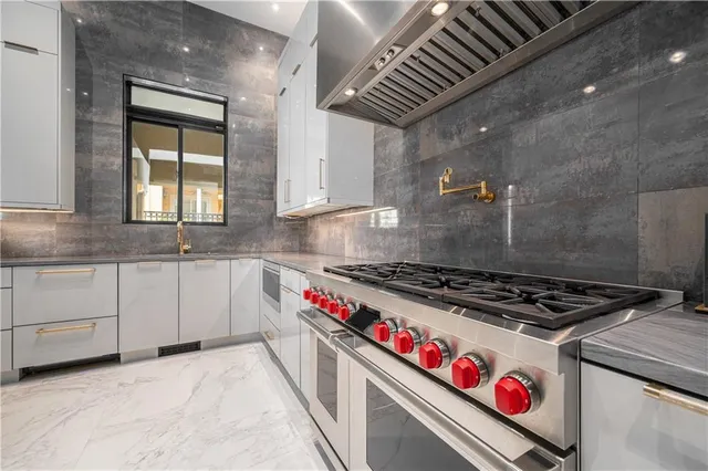 $2,000,000 | 4 East 51st Street, Kansas City, MO 64112