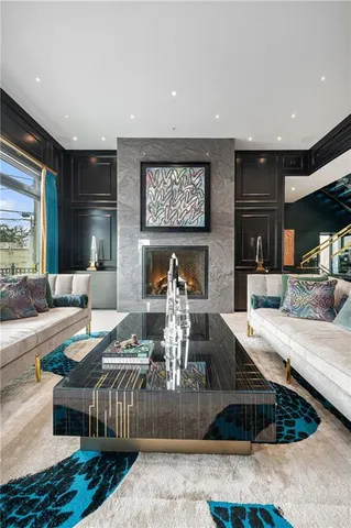 $2,000,000 | 4 East 51st Street, Kansas City, MO 64112