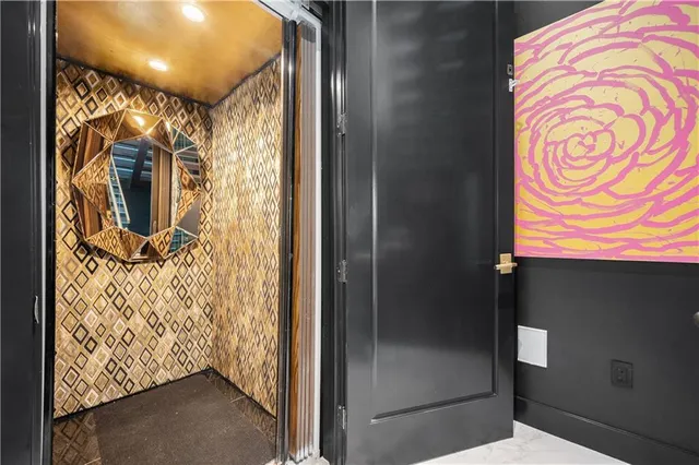 $2,000,000 | 4 East 51st Street, Kansas City, MO 64112