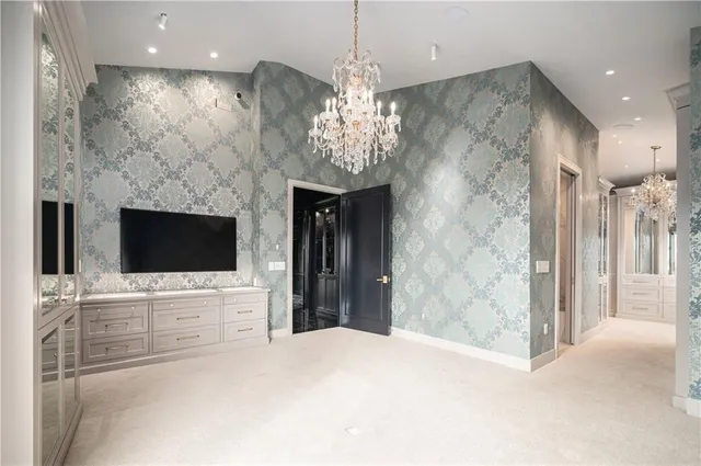 $2,000,000 | 4 East 51st Street, Kansas City, MO 64112