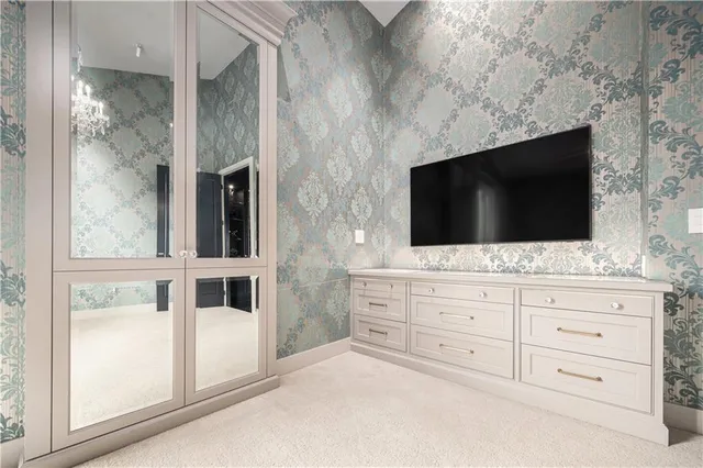 $2,000,000 | 4 East 51st Street, Kansas City, MO 64112