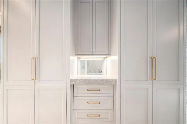 $2,000,000 | 4 East 51st Street, Kansas City, MO 64112