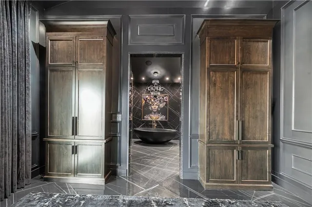 $2,000,000 | 4 East 51st Street, Kansas City, MO 64112