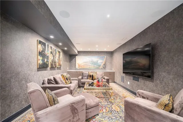 $2,000,000 | 4 East 51st Street, Kansas City, MO 64112