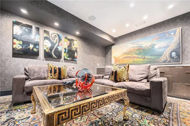 $2,000,000 | 4 East 51st Street, Kansas City, MO 64112