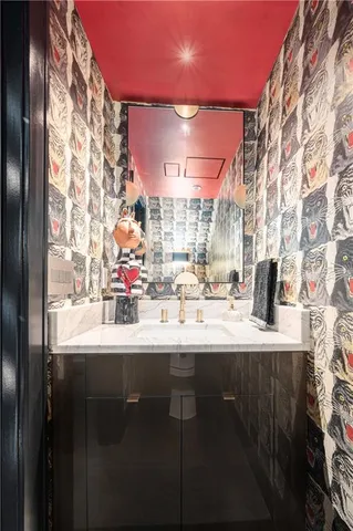 $2,000,000 | 4 East 51st Street, Kansas City, MO 64112