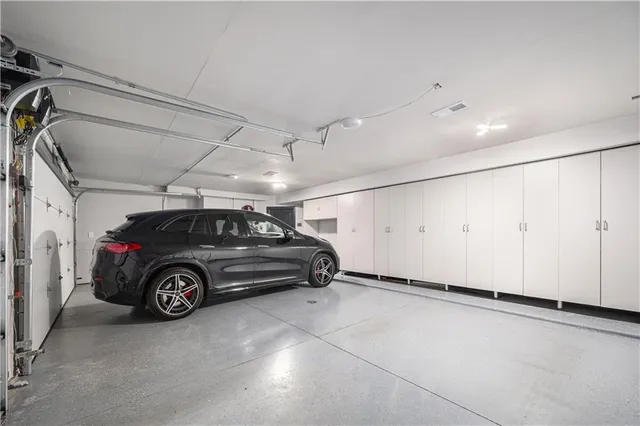 $2,000,000 | 4 East 51st Street, Kansas City, MO 64112