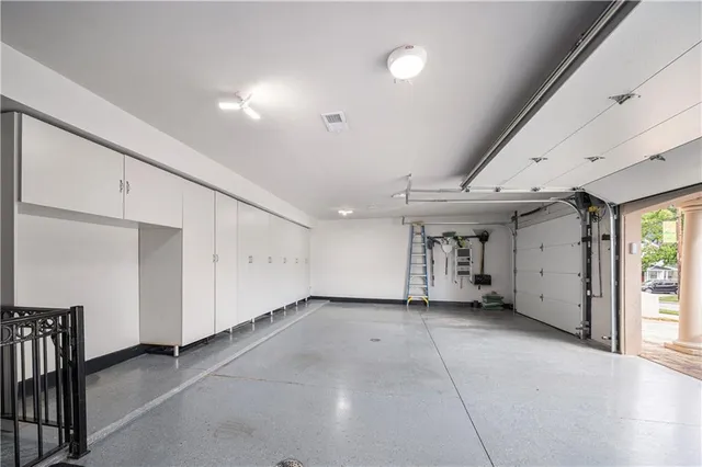 $2,000,000 | 4 East 51st Street, Kansas City, MO 64112