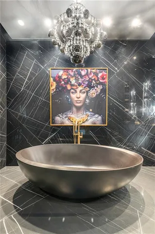 $2,000,000 | 4 East 51st Street, Kansas City, MO 64112