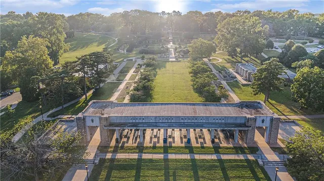 $2,000,000 | 4 East 51st Street, Kansas City, MO 64112