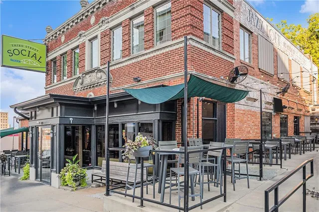 $2,000,000 | 4 East 51st Street, Kansas City, MO 64112