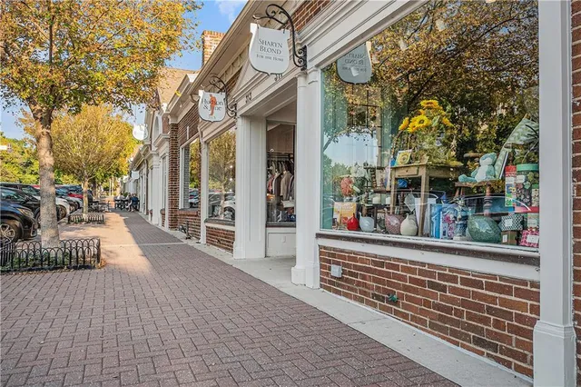 $2,000,000 | 4 East 51st Street, Kansas City, MO 64112