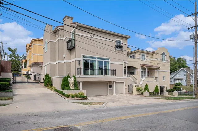 $2,000,000 | 4 East 51st Street, Kansas City, MO 64112