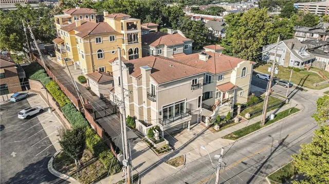 $2,000,000 | 4 East 51st Street, Kansas City, MO 64112