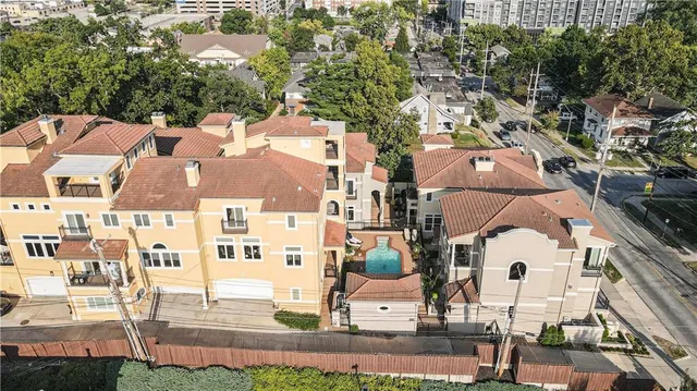 $2,000,000 | 4 East 51st Street, Kansas City, MO 64112