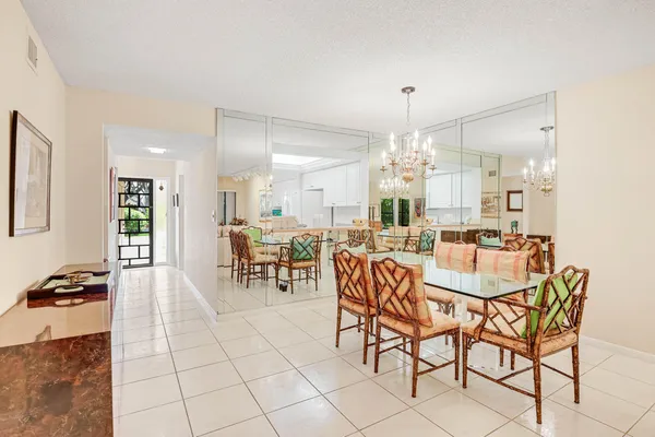 $255,000 | 5121 Oakhill Lane, Unit 416, Delray Beach, FL 33484