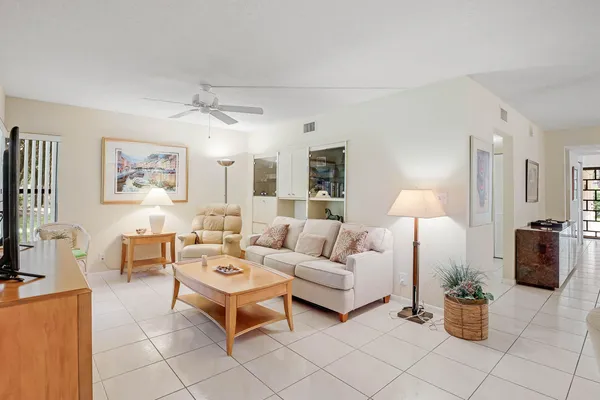 $255,000 | 5121 Oakhill Lane, Unit 416, Delray Beach, FL 33484