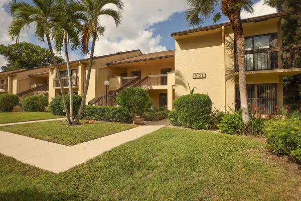 $255,000 | 5121 Oakhill Lane, Unit 416, Delray Beach, FL 33484
