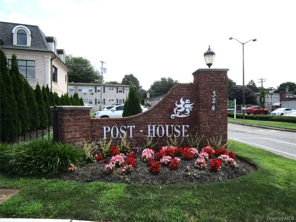 a street sign on the side of building