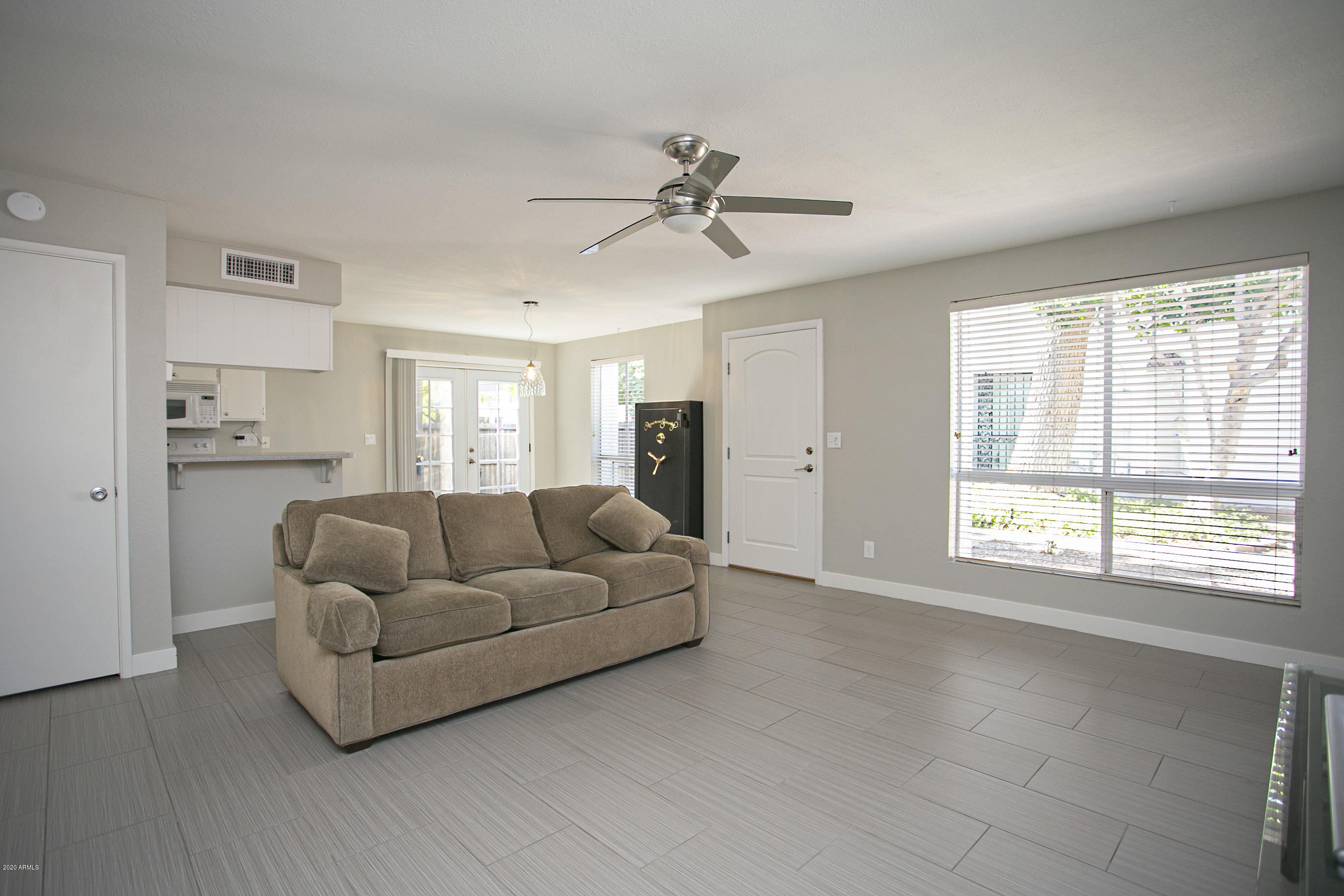 13238 North 3rd Way Phoenix, AZ 85022 - Photo 15 of 36 16 (1)