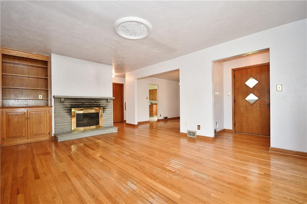 1245 Varner Road Pittsburgh, PA 15227 - Photo 4 of 25 Gallery Image 4