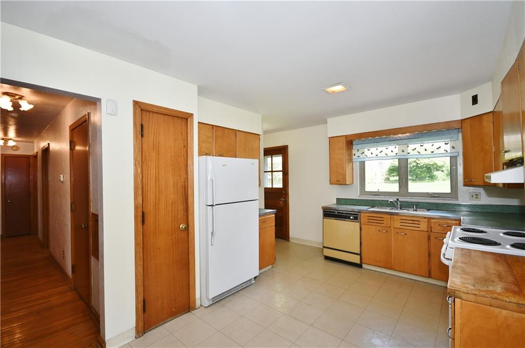 1245 Varner Road Pittsburgh, PA 15227 - Photo 9 of 25 Gallery Image 9