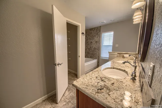 $1,900 | 132 Wistoria Court, Cibolo, TX 78108