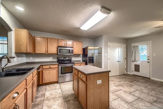 $1,900 | 132 Wistoria Court, Cibolo, TX 78108