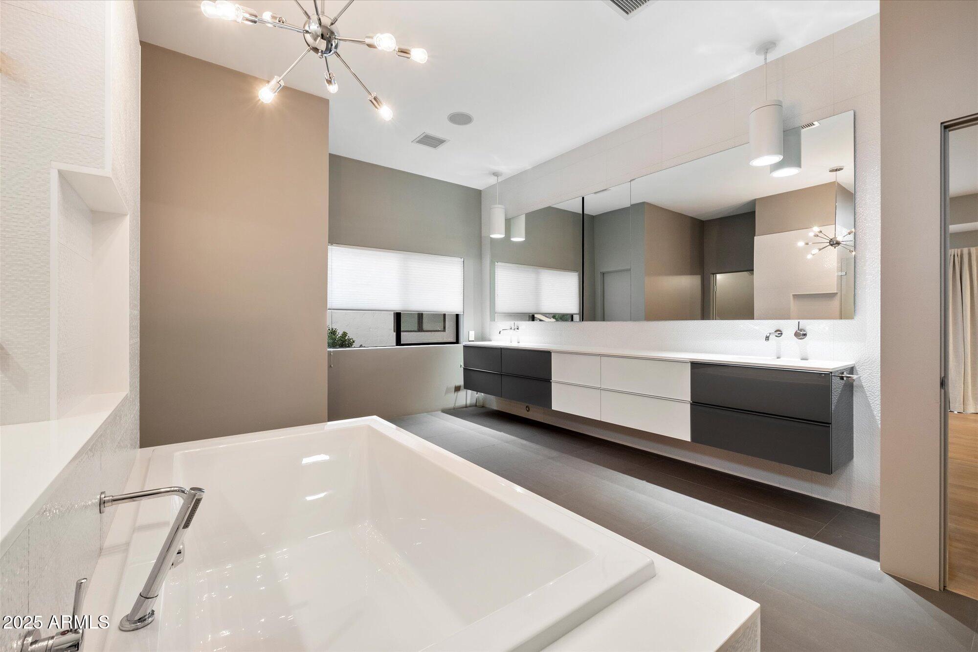 25 West Frier Drive Phoenix, AZ 85021 - Photo 23 of 43 a large white room with a large bed