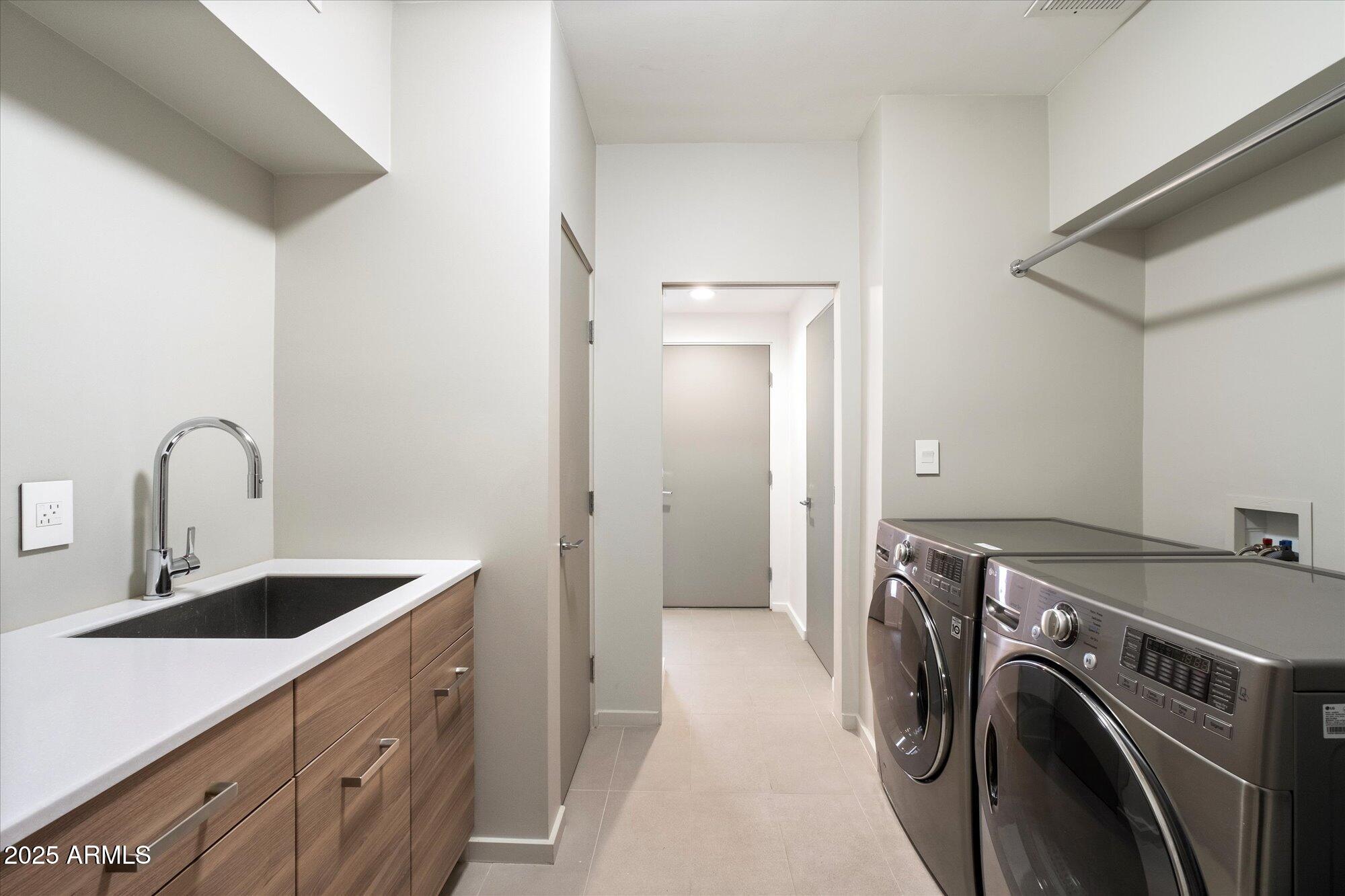 25 West Frier Drive Phoenix, AZ 85021 - Photo 32 of 43 a utility room with sink dryer and washer