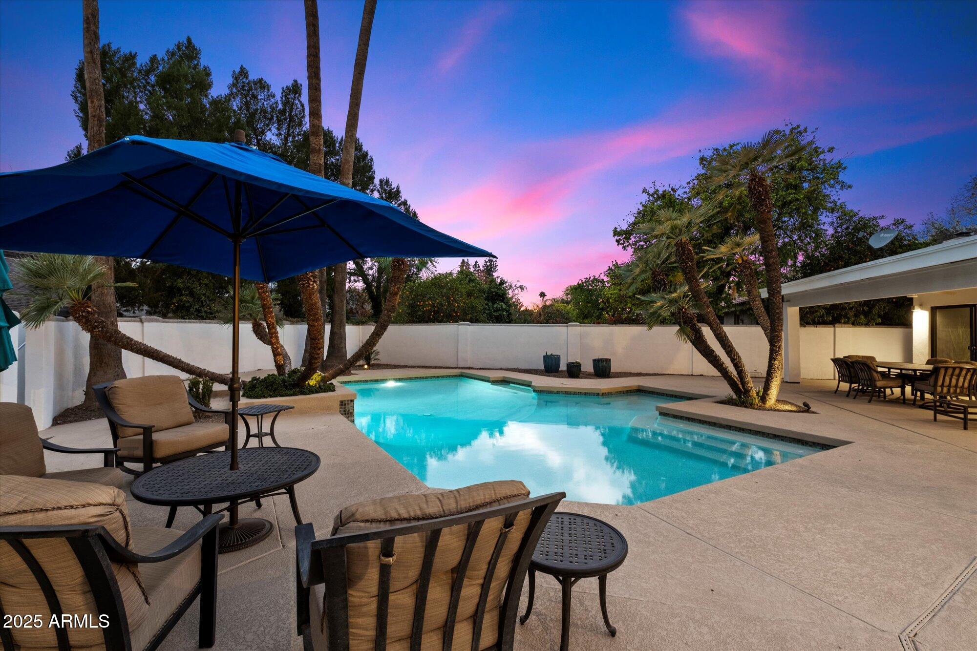 25 West Frier Drive Phoenix, AZ 85021 - Photo 36 of 43 a view of a backyard with sitting area