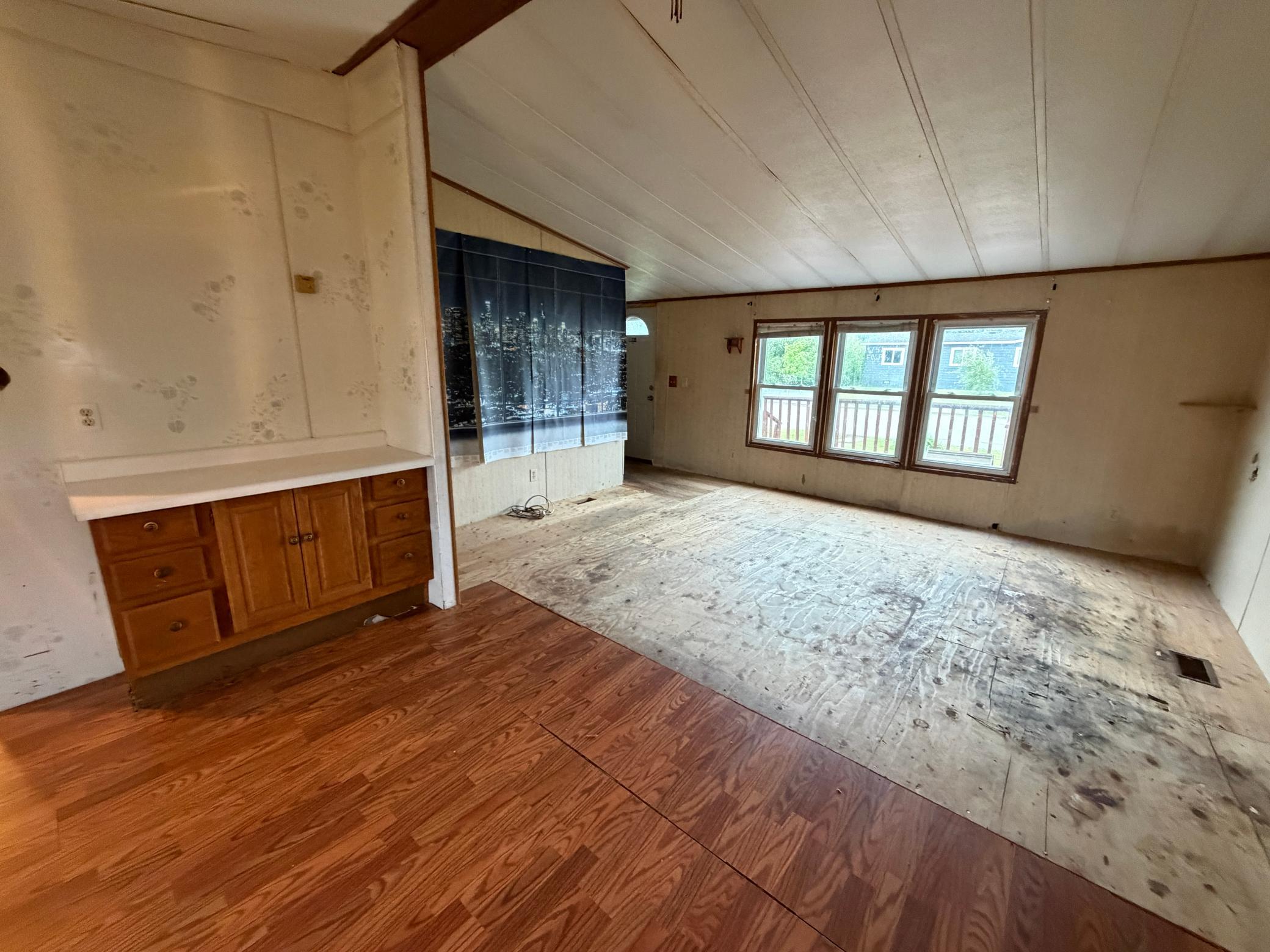 205 4th Avenue Southwest Roseau, MN 56751 - Photo 8 of 14