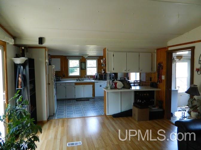 5487 J 5 Escanaba, MI 49829 - Photo 7 of 20