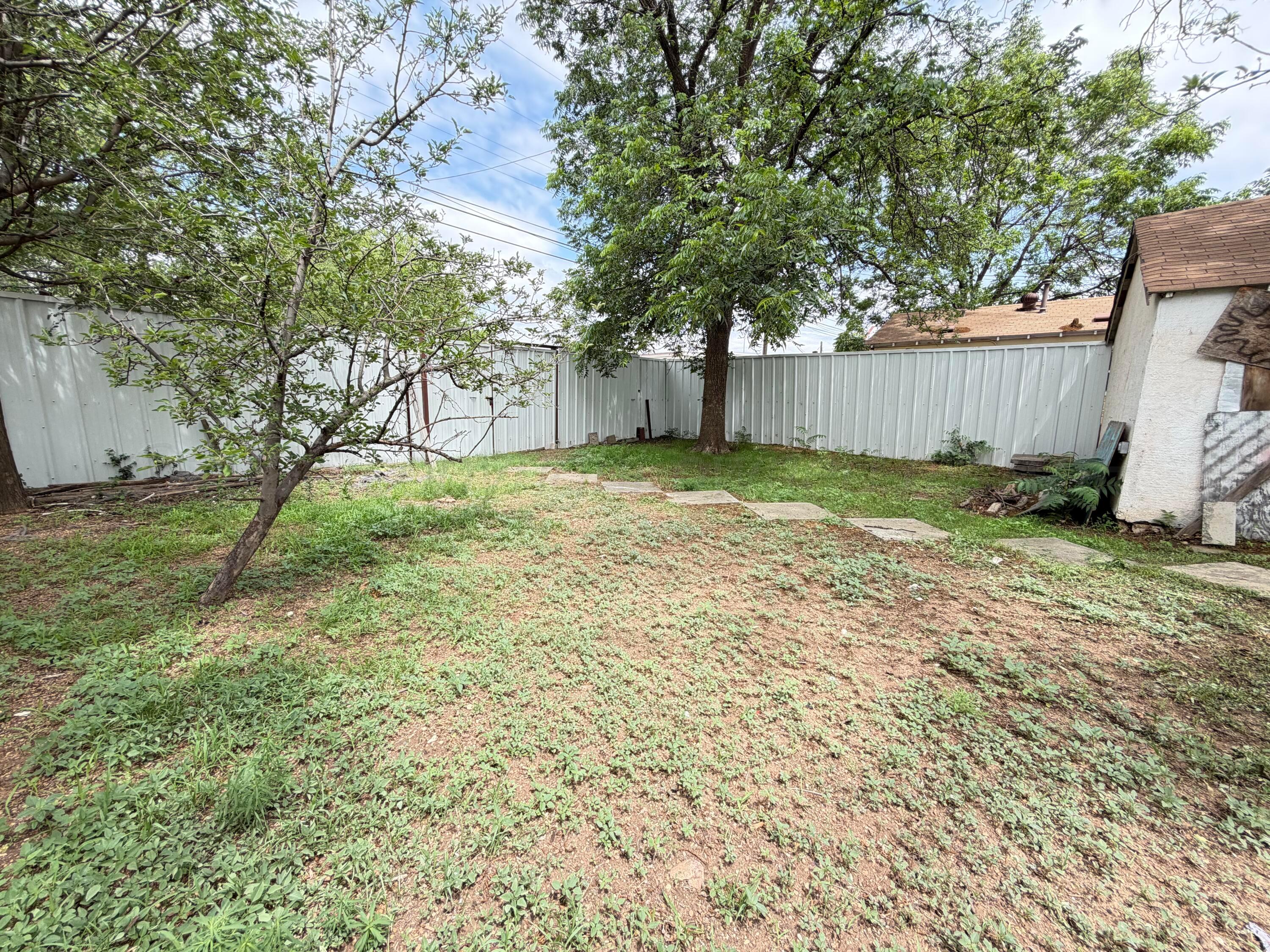 606 South Prospect Street Amarillo, TX 79106 - Photo 22 of 22 a backyard of a house