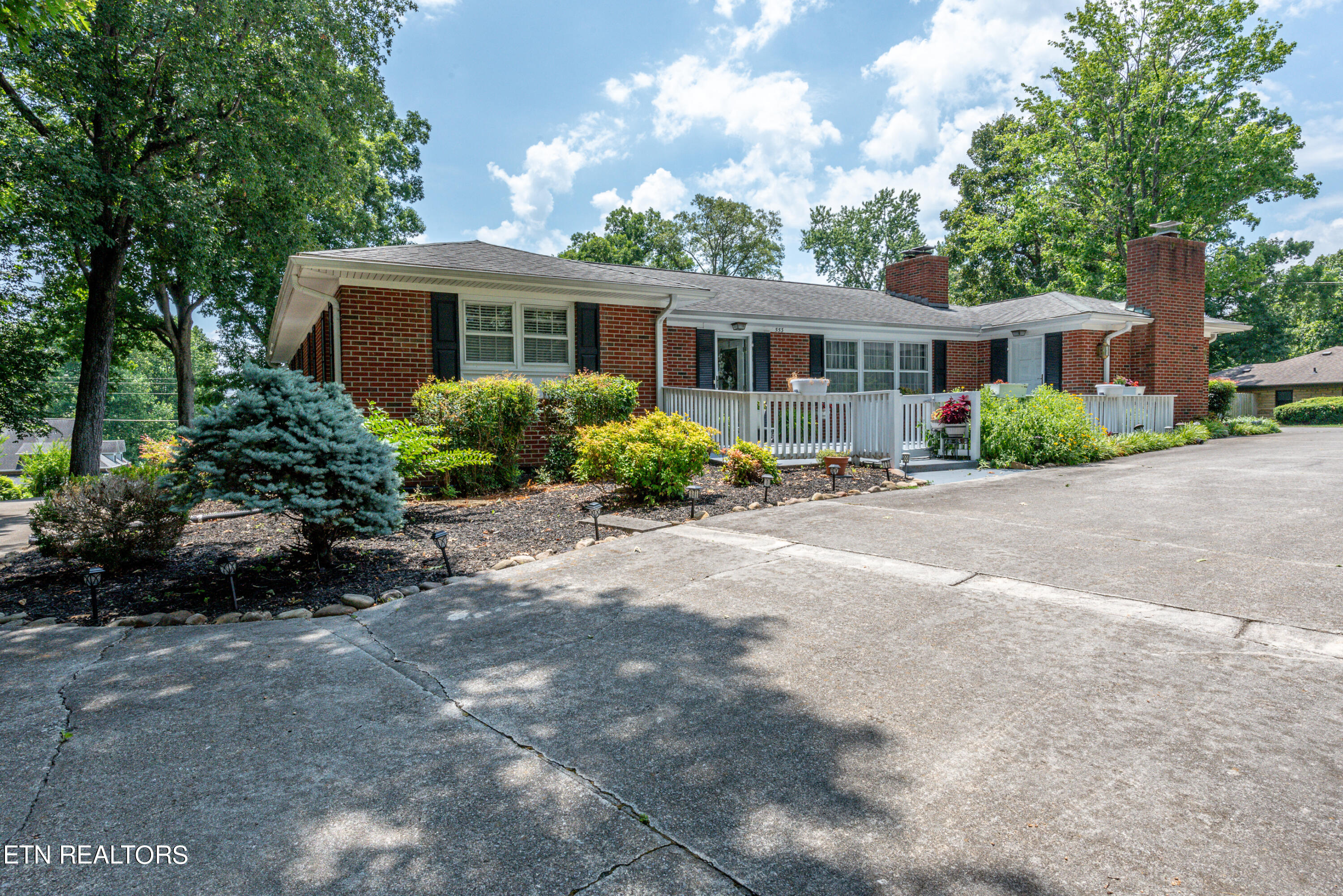 553 West Hunt Road Alcoa, TN 37701 - Photo 1 of 48 DSC_9500