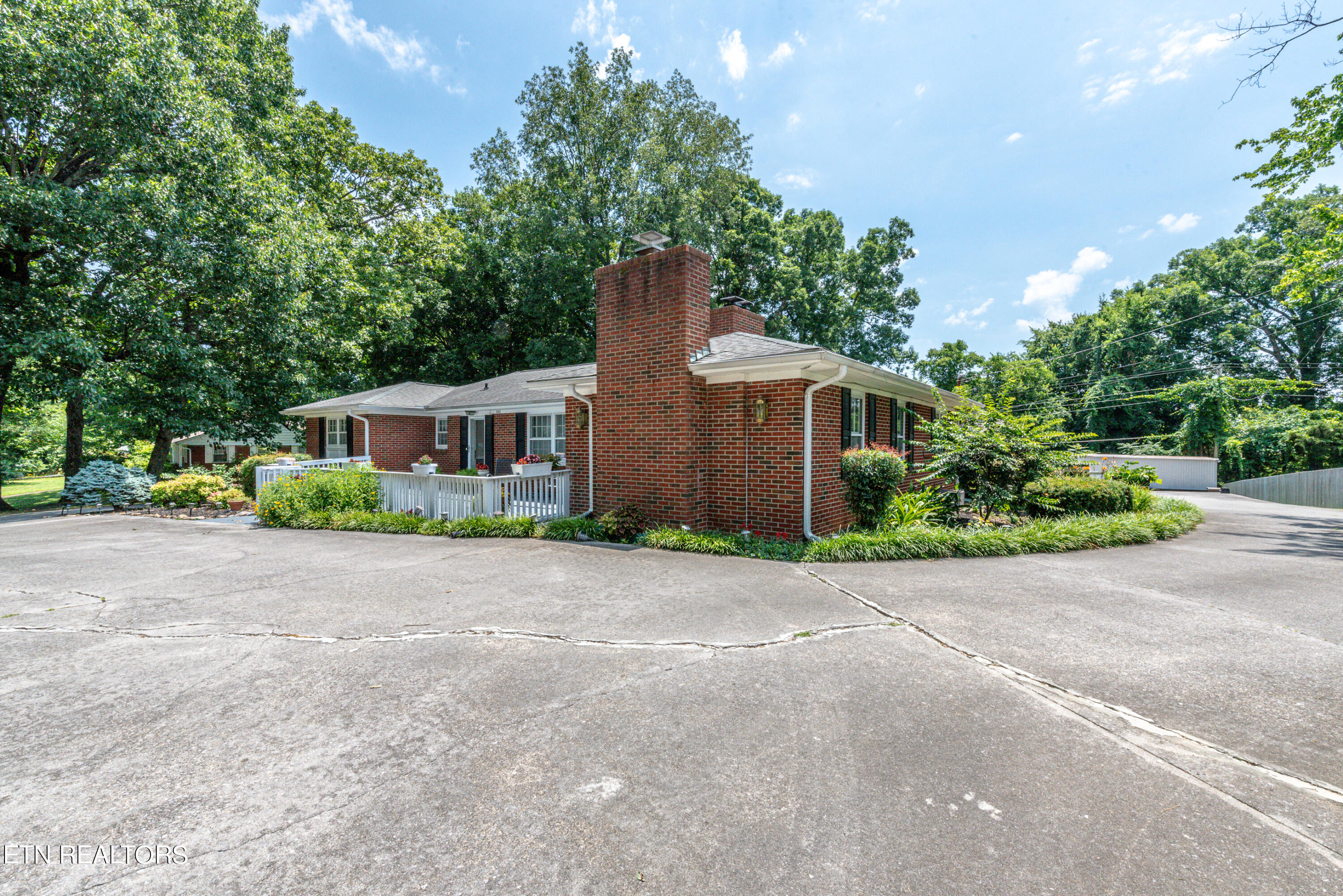 553 West Hunt Road Alcoa, TN 37701 - Photo 4 of 48 DSC_9504