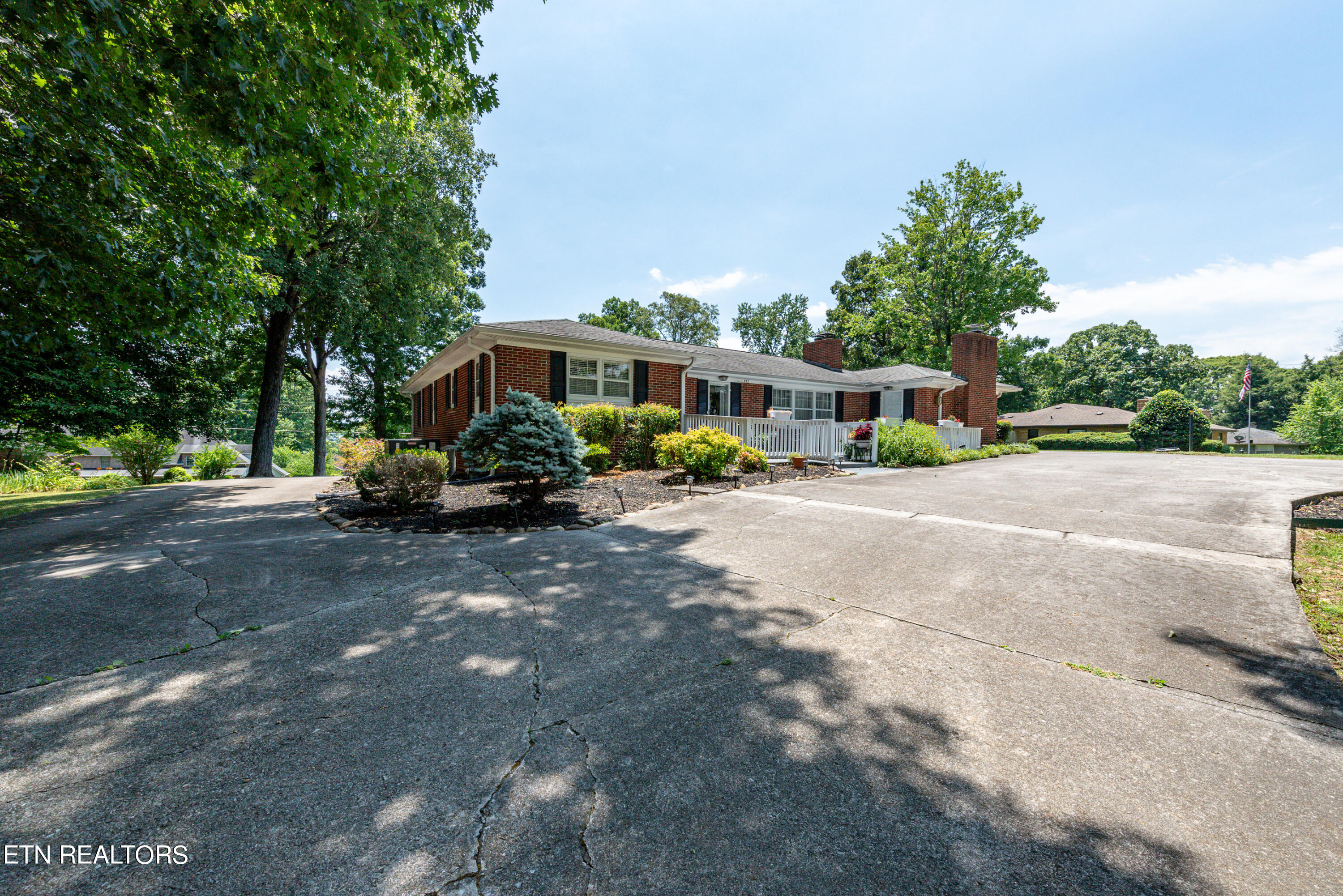 553 West Hunt Road Alcoa, TN 37701 - Photo 5 of 48 DSC_9576