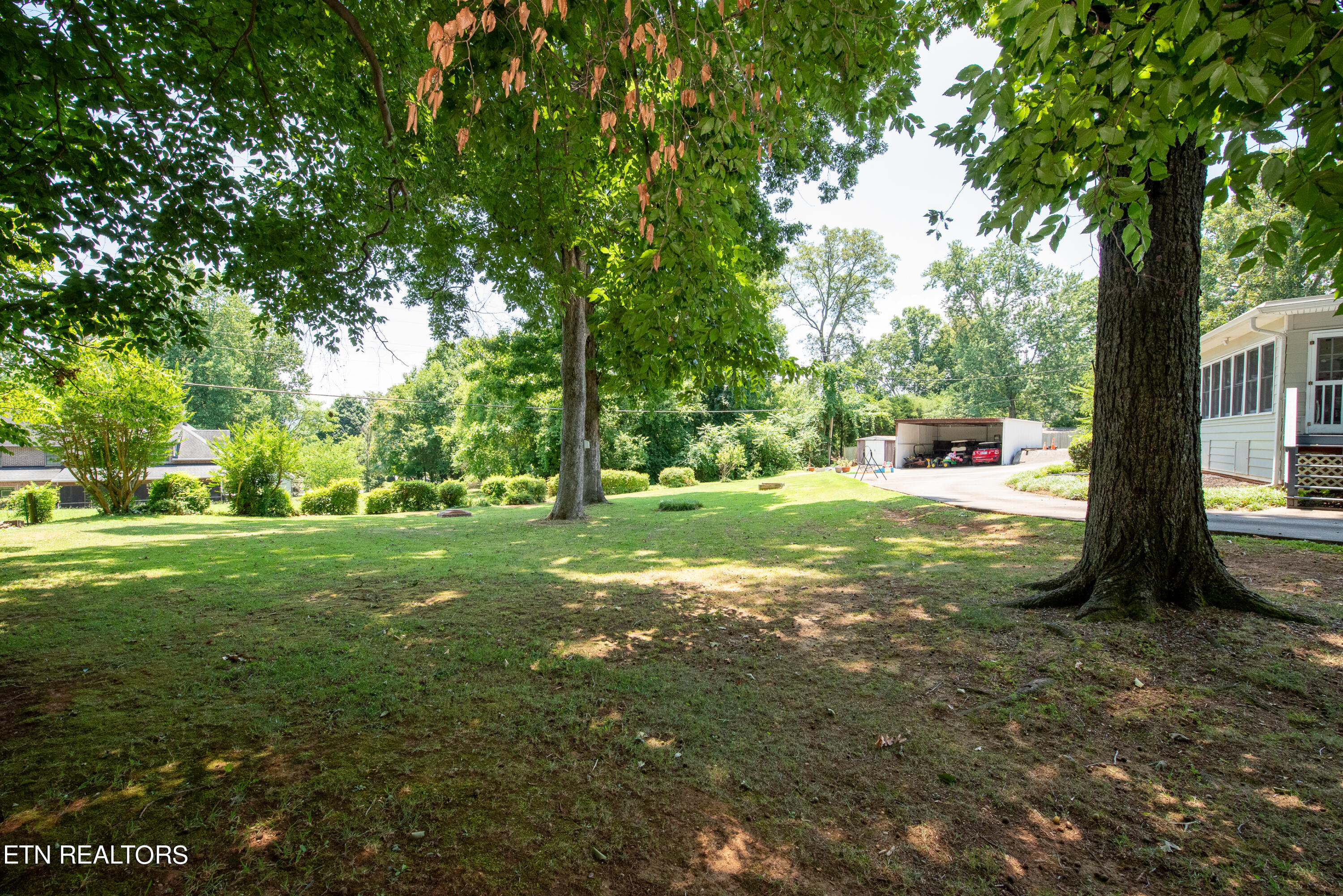 553 West Hunt Road Alcoa, TN 37701 - Photo 6 of 48 DSC_9575