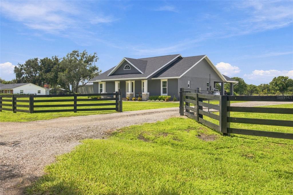 15607 Colding Loop Wimauma, FL 33598 - Photo 3 of 40 Gallery Image 3