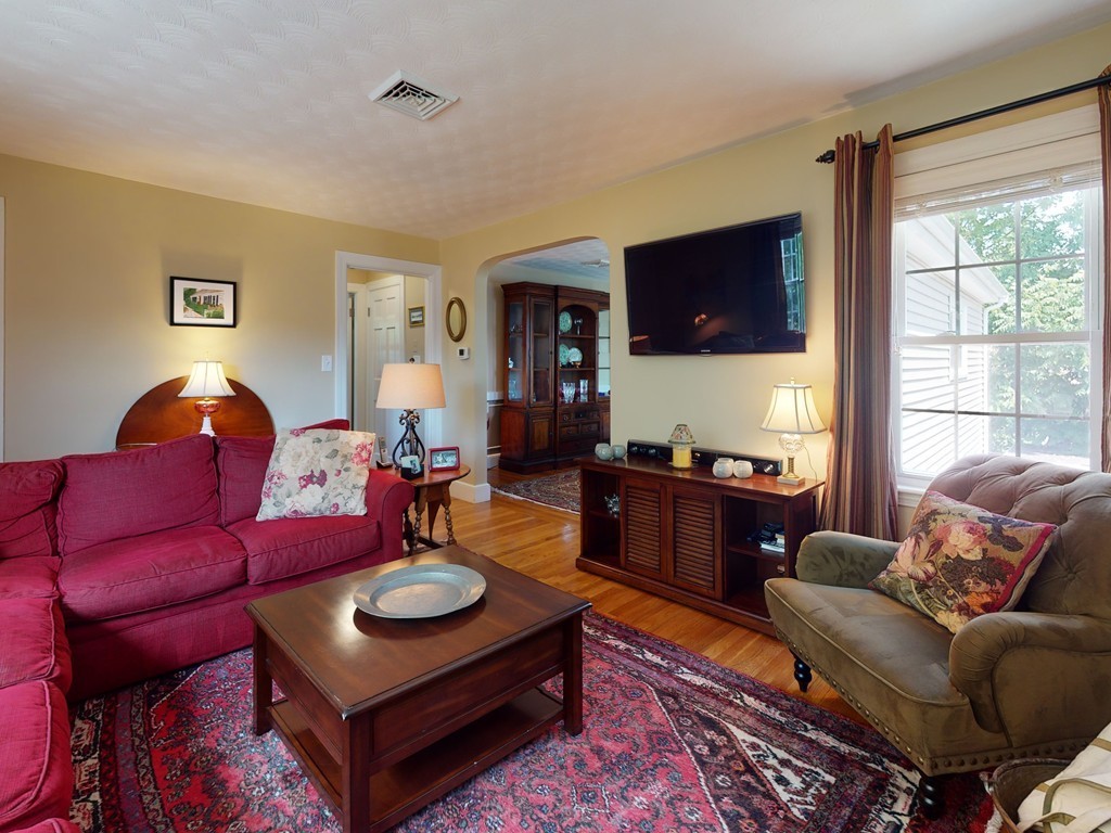 21-23 Crescent Road Belmont, MA 02478 - Photo 4 of 38 Gallery Image 4