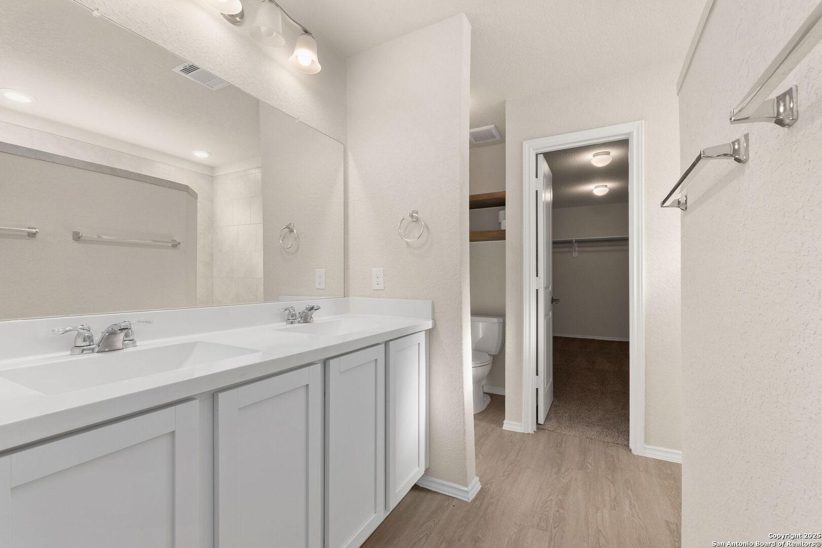 10306 Midsummer Meadow Converse, TX 78109 - Photo 16 of 20 a bathroom with a double vanity sink and mirror