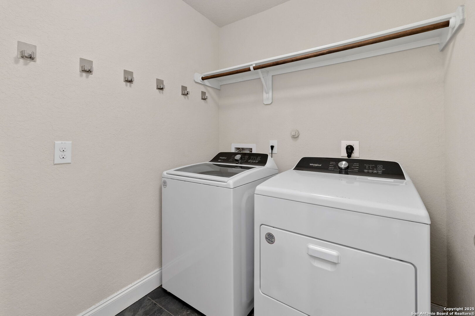 10306 Midsummer Meadow Converse, TX 78109 - Photo 10 of 20 a utility room with dryer and washer