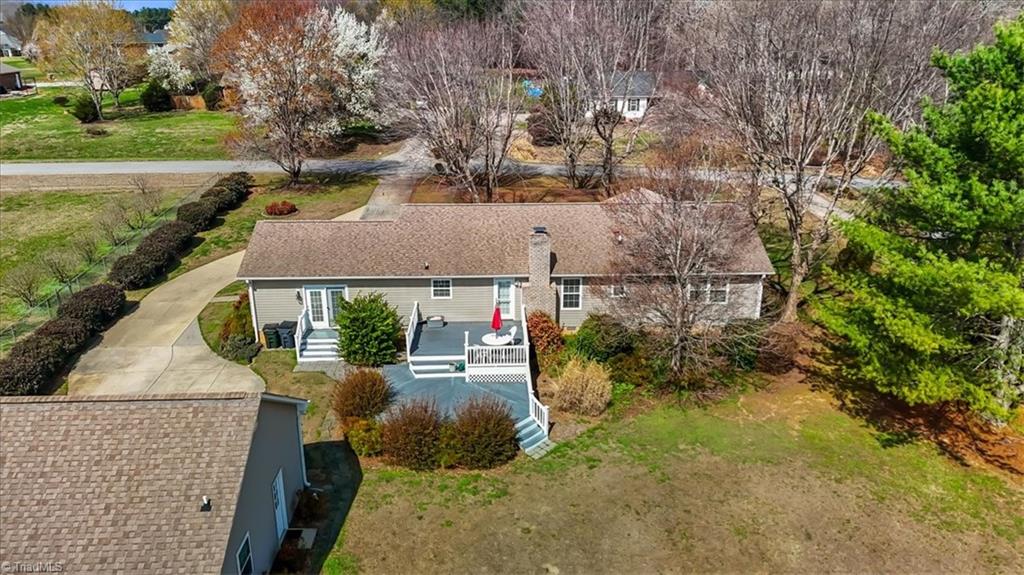 8997 Pepper Ridge Court Oak Ridge, NC 27310 - Photo 3 of 43