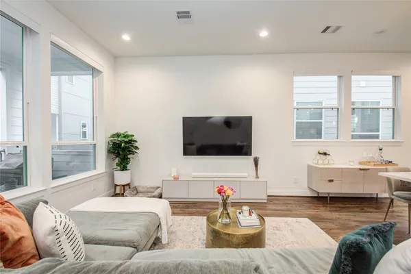 $2,950 | 2717 Eado Grove Lane, Houston, TX 77003