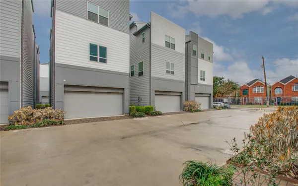 $2,950 | 2717 Eado Grove Lane, Houston, TX 77003