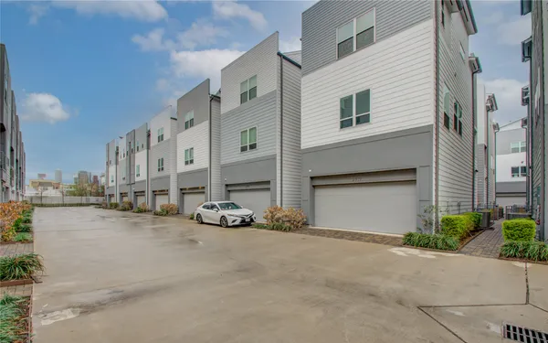 $2,950 | 2717 Eado Grove Lane, Houston, TX 77003