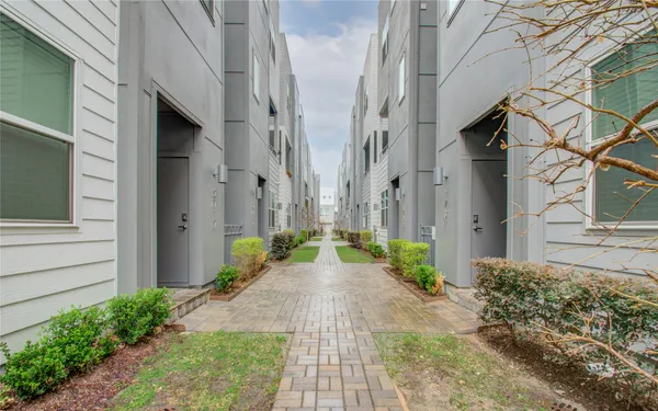 $2,950 | 2717 Eado Grove Lane, Houston, TX 77003